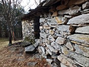 12 Costruita in pietra con muri a secco